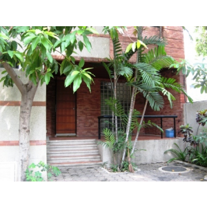 Townhouse 3 story for rent 10min walk to Thong Lo BTS station about 280 sq m. with 3 bed 3 bath for rent 