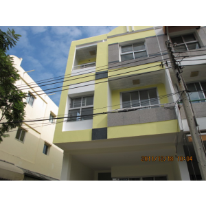 Townhouse for rent Sukhumvit 71 in compound with security and pool about 160 sq m. with 3  bedroom 1 study 3 bathroom at Baht 30,000 unfurnished condition or baht 35,000/month for partly furnished