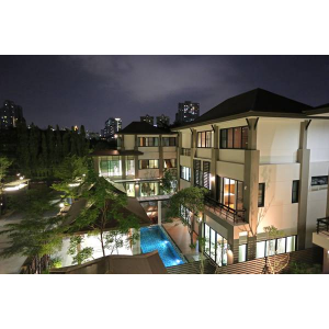 House # 234/4 at Willow Sukhumvit 49 is now available for 2 yrs+ lease. 4 BR, 4 bath, living, dining, fully furnished, fully-equipped kitchen, 3 large storage / 400 sq.m., land 95 sq.w, private salt pool, separate maid's quarter,