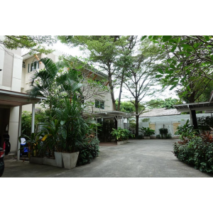 House 4 bedroom share swimming pool for rent in Ekamai