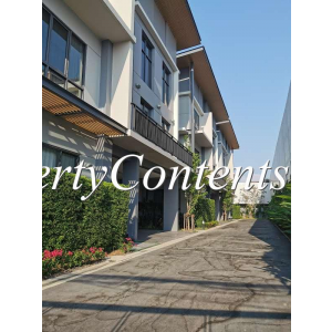5 bedroom house in secure compound sharing pool near Bangkok Patana School