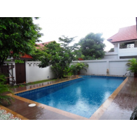 House 4 bedroom with private pool in compound Soi Soonvijai