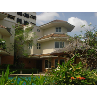 Cluster house in Soi Soonvijai  360 square meters, 4+1 Bedrooms, 5 bathrooms, separate maid room, private garden(50 sqm.). shared swimming pool with Jacuzzi 24 hours securities 
