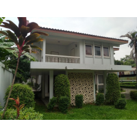 3 bedroom house with garden for rent Soi AreeSamphan