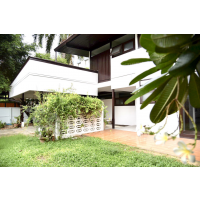 House for rent about 250 sq m. with 3 bed newly renovated with garden for rent in Sukhumvit 55 near Thong Lo BTS station