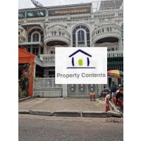 For rent Townhouse 3 storey English decorated style with 3 bed, 4 bath, big living about 350 sq m. for rent in soi Yen arkat 10min drive to Lumphini park or Lumphini MRT Station