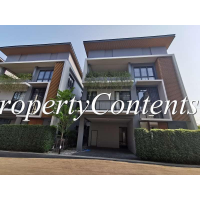 House 5 bed in compound with swimming pool and 24hr security in Sukhumvit 105 for rent around Bangkok Pattana and short drive to Lasal BTS station