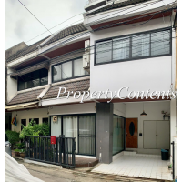 Renovated townhouse good for residence or Home office 2storey with 3 bed 3 bath about 170 sq m.for rent in Soi Thong Lo  - Ekamai