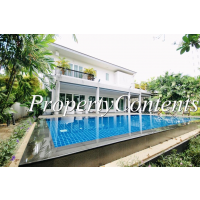 Single house with 4 bedrooms about 550 sq m. big garden and private swimming pool, quite in Sukhumvit Soi 63-65-71