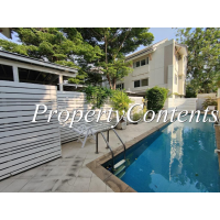 4 bedroom house for rent in Compound shared swimming pool in Ekamai