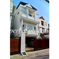 Townhome for rent in Soi Areesamphan about 2 Km. from Ari BTS