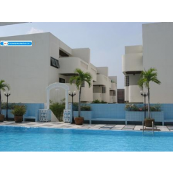 Exclusive townhouse in gate community with security and big swimming pool, Gym
