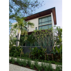 Cluster house 4storey with private pool about 375 sq m. with 4 bed 5 bathroom, partly furnishedat baht 170,000/month