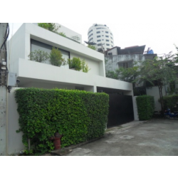 House for rent with private swimming pool in Thonglor
