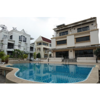 townhouse for rent in Soi Areesamphan 2